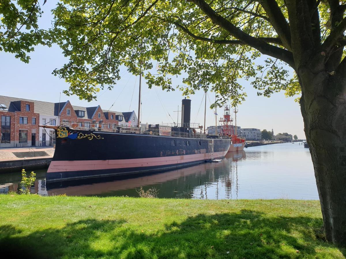 Bed and Breakfast The Walnut Tree Hellevoetsluis Esterno foto